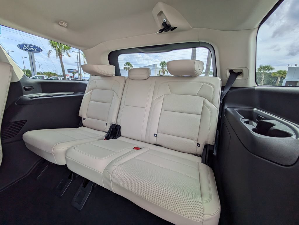 New 2027 Lincoln Navigator Premiere RWD image 14