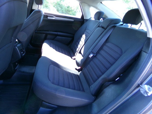 Used 2017 Ford Fusion SE FWD image 15