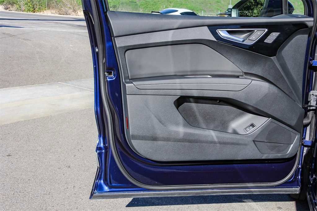 Used 2025 Audi Q4 e-tron Premium Plus w/ Premium Plus image 22