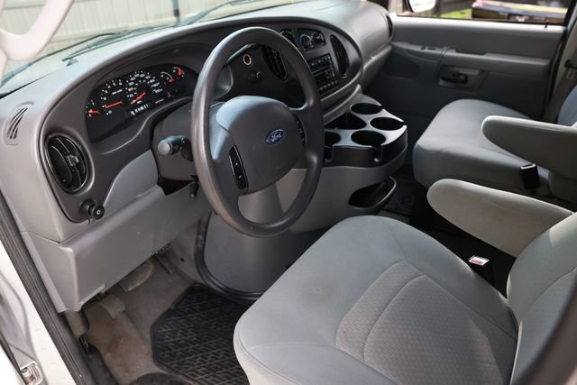 Used 2008 Ford E-350 and Econoline 350 XLT RWD image 6