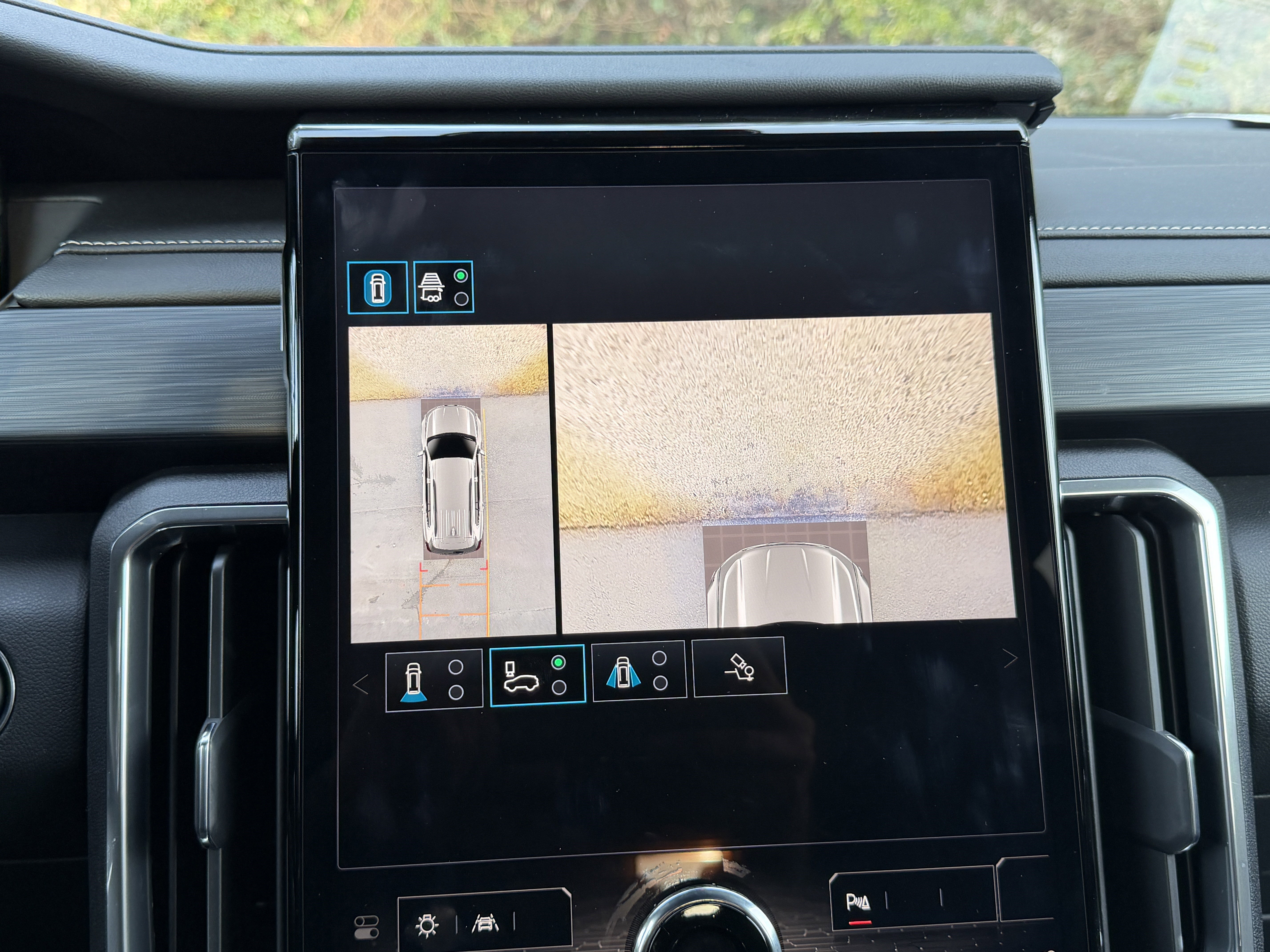 Used 2025 GMC Acadia Elevation image 31