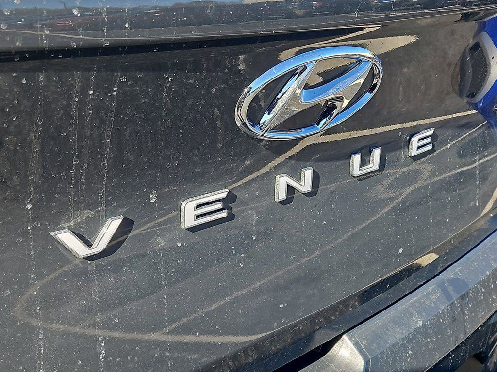 New 2025 Hyundai Venue Limited image 3
