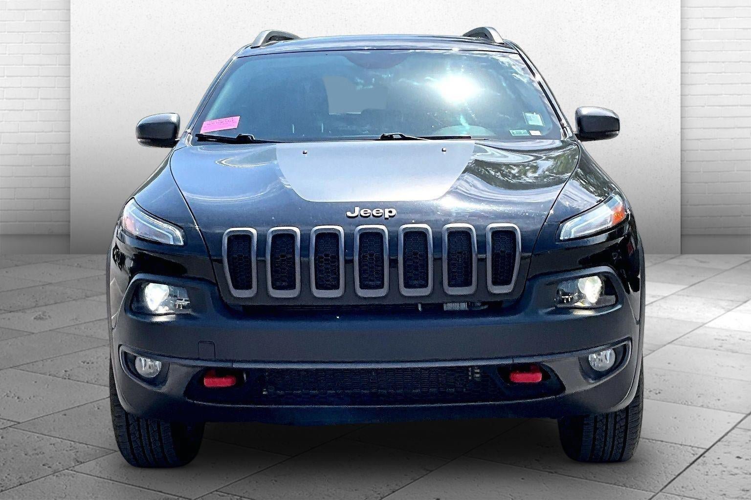 Used 2018 Jeep Cherokee Trailhawk w/ Comfort/Convenience Group AWD/4WD image 2