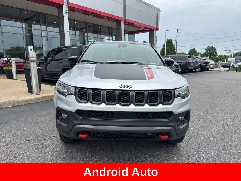 Used 2025 Jeep Compass Trailhawk AWD/4WD image 10