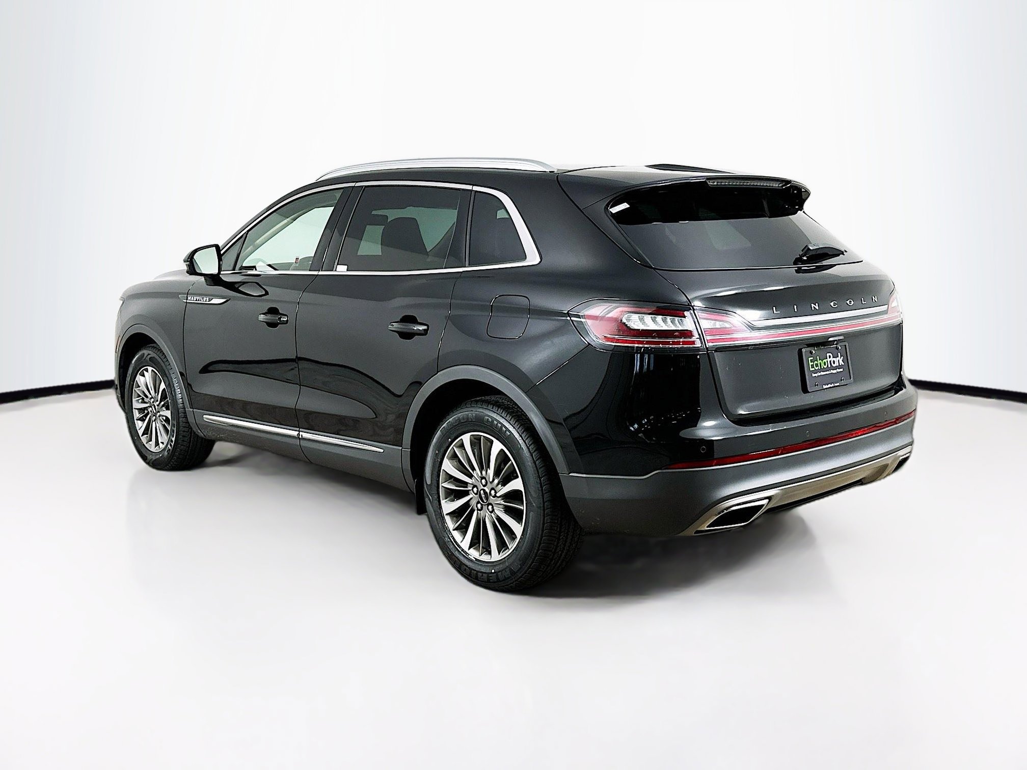 Used 2022 Lincoln Nautilus FWD w/ Premium Package image 5