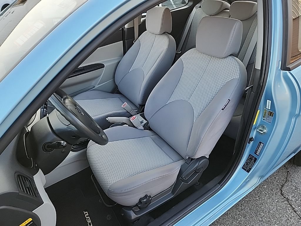 Used 2010 Hyundai Accent GS w/ Premium Pkg 3 FWD image 29