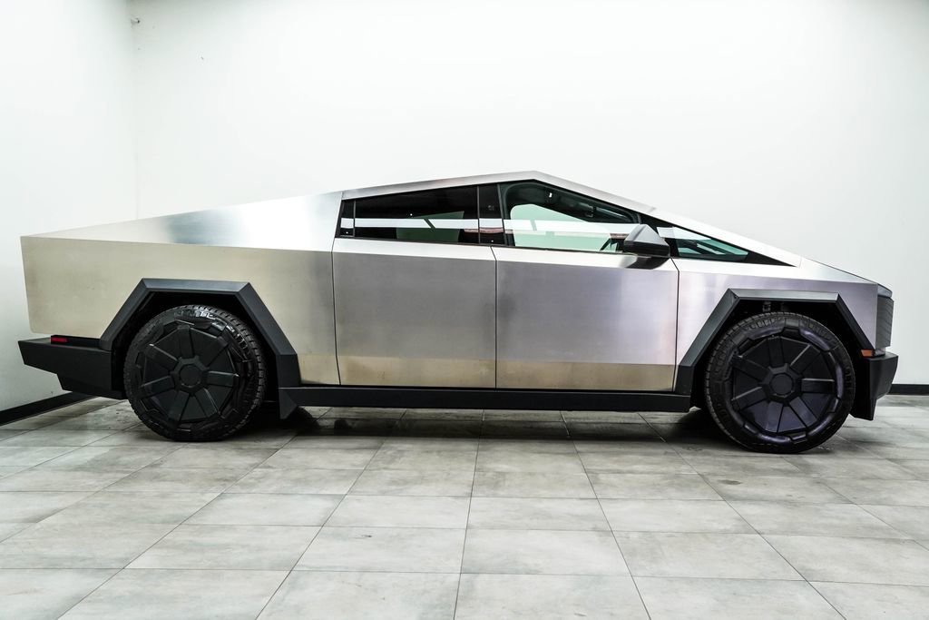 Used 2024 Tesla Cybertruck AWD Crew Cab image 10