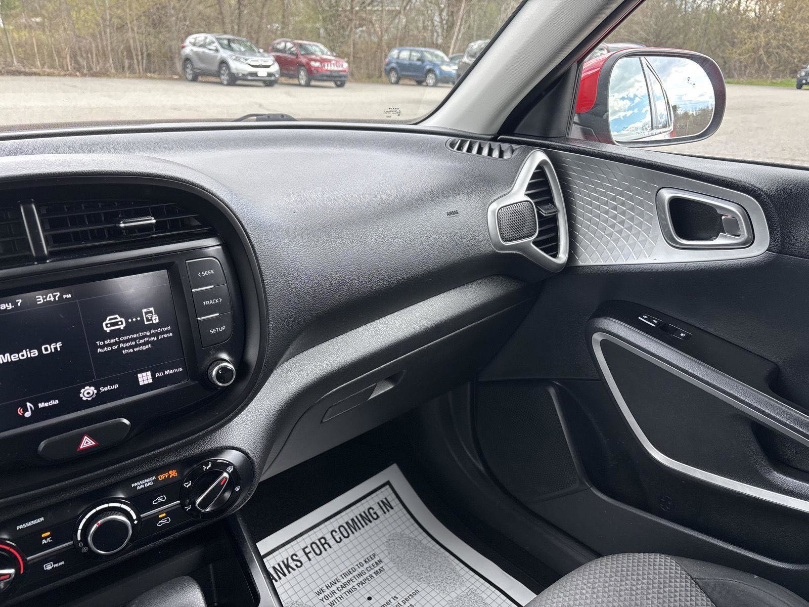 Used 2023 Kia Soul LX w/ LX Technology Package FWD image 31
