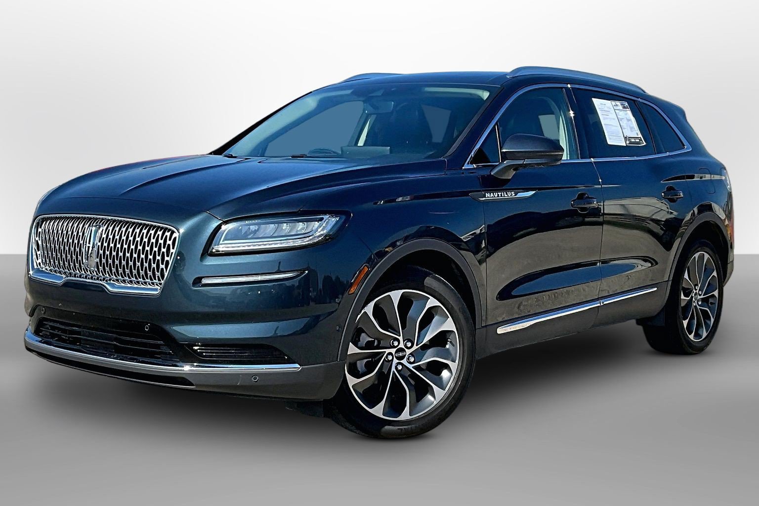 Used 2023 Lincoln Nautilus Reserve w/ Equipment Group 201A AWD/4WD image 13