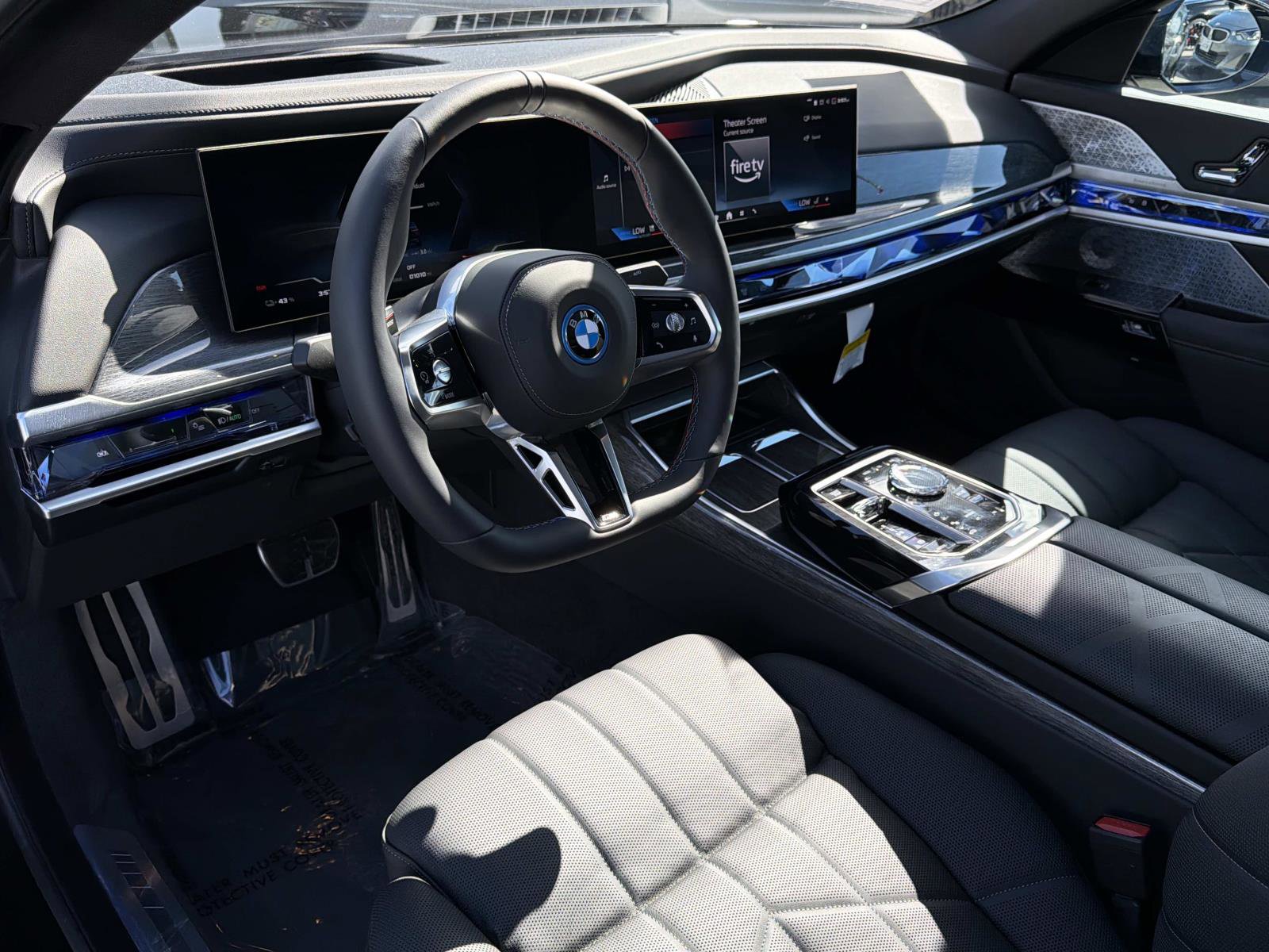 Used 2025 BMW i7 M70 w/ Executive Package image 16