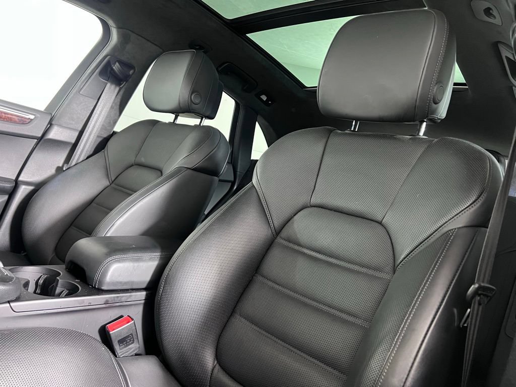 Certified 2018 Porsche Macan Turbo AWD/4WD image 5