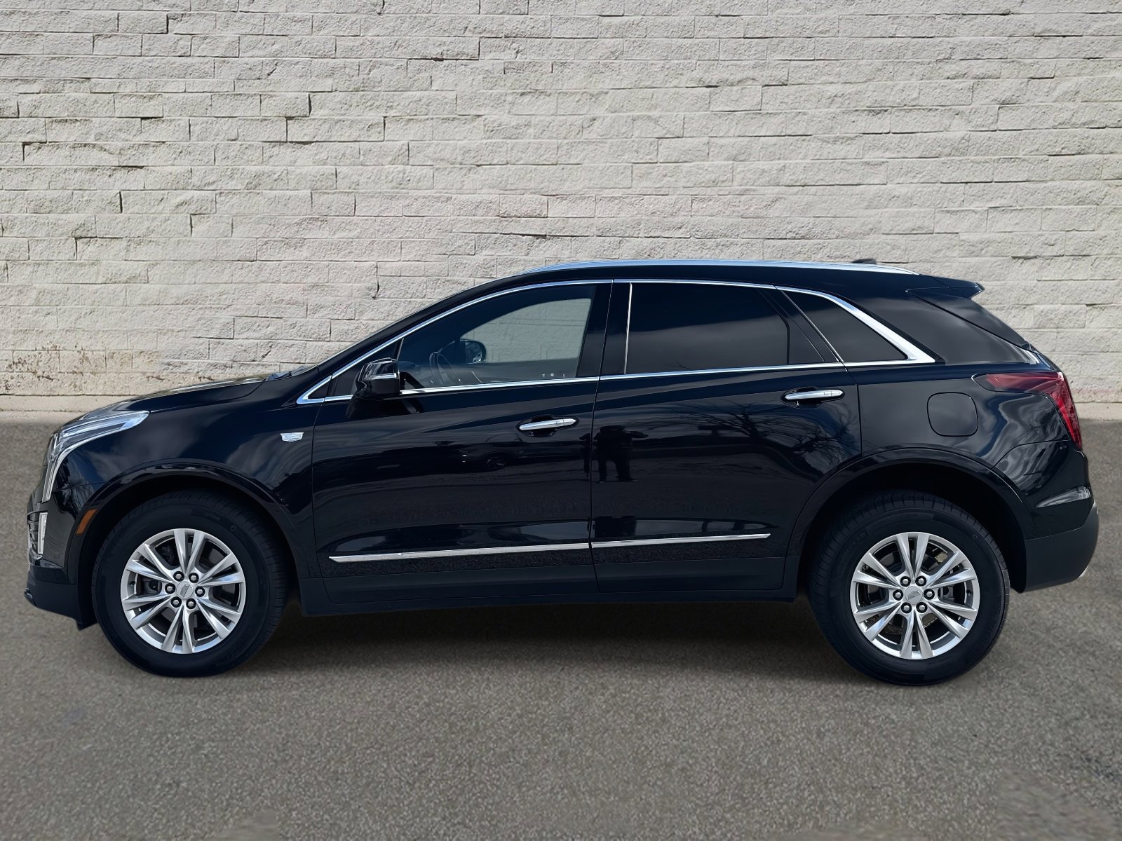 Certified 2023 Cadillac XT5 Luxury image 2