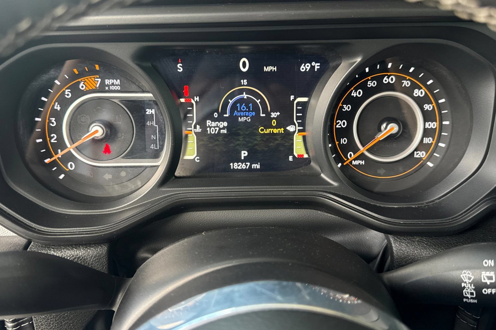 Used 2025 Jeep Wrangler Unlimited Sahara AWD/4WD image 25