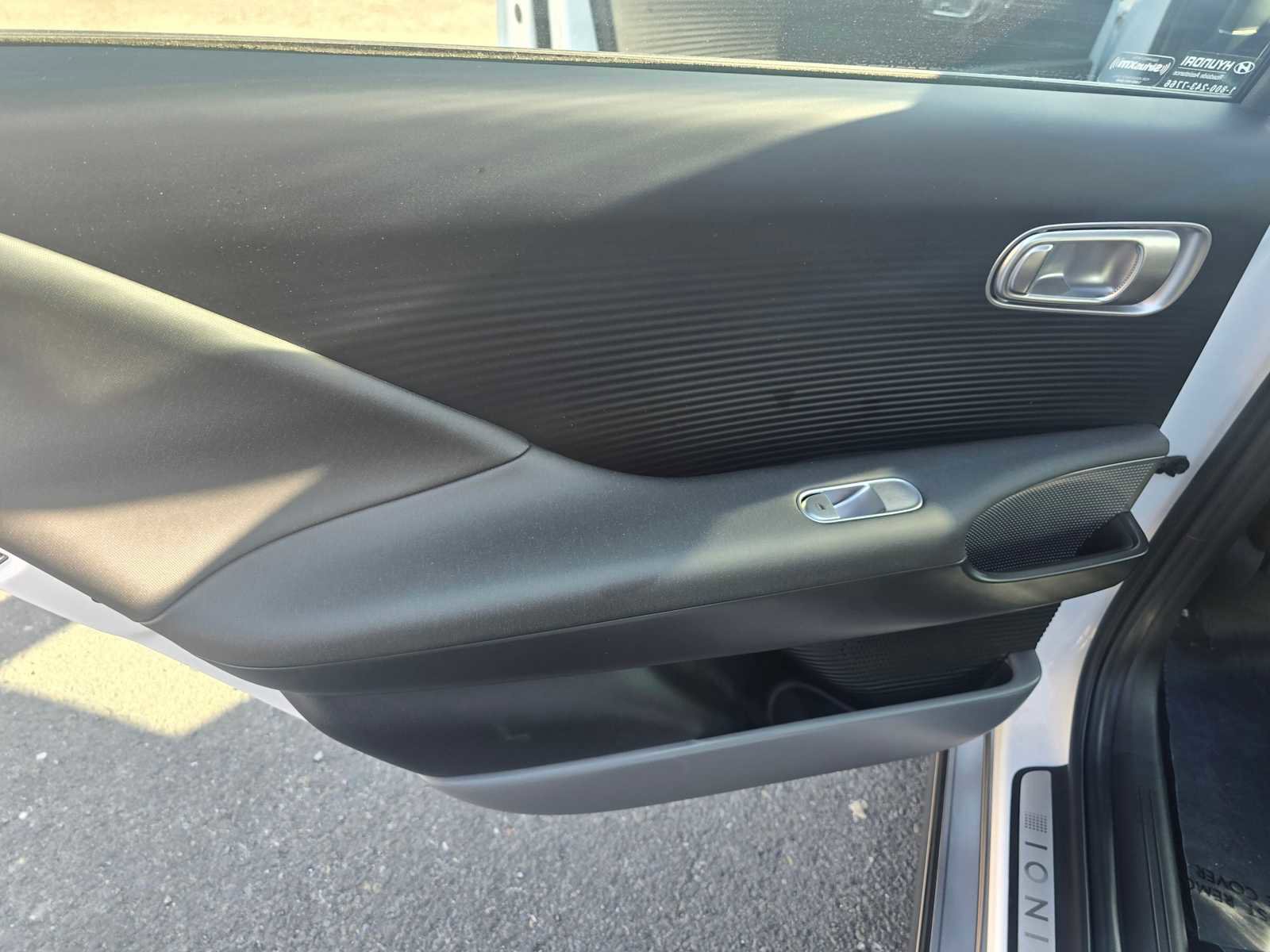 Used 2024 Hyundai Ioniq 6 Limited image 19