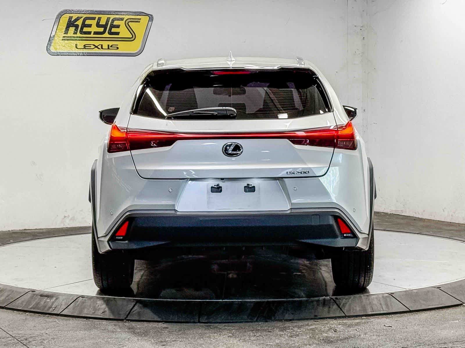 Used 2022 Lexus UX 200 w/ Accessory Package (Z2) FWD image 3