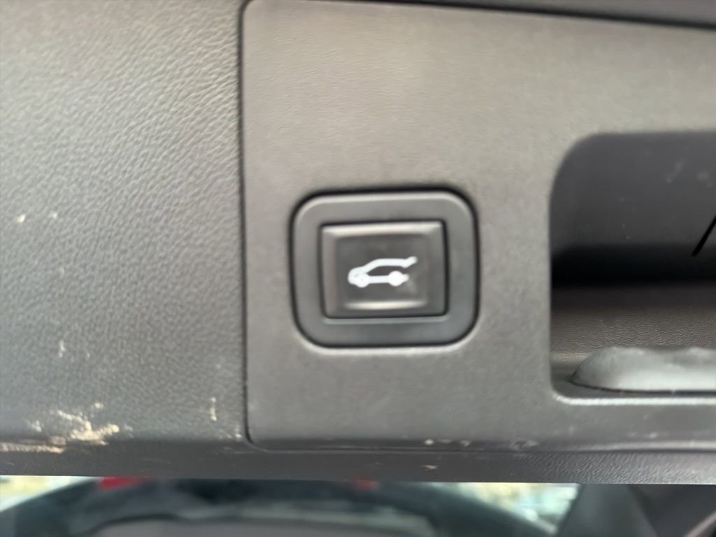 Used 2017 Cadillac XT5 Luxury w/ Driver Awareness Package image 21