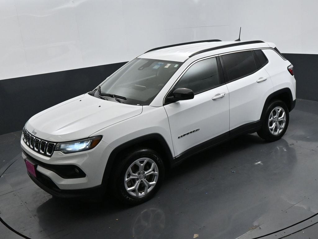 Used 2024 Jeep Compass Latitude image 16