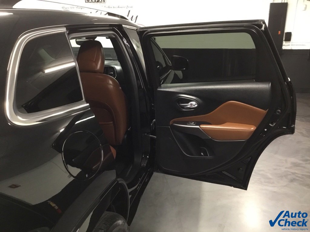 Used 2019 Jeep Cherokee Overland w/ Heavy Duty Protection Group image 35