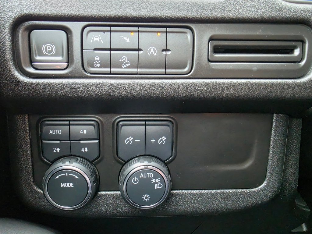 Used 2024 Chevrolet Tahoe Z71 AWD/4WD image 14