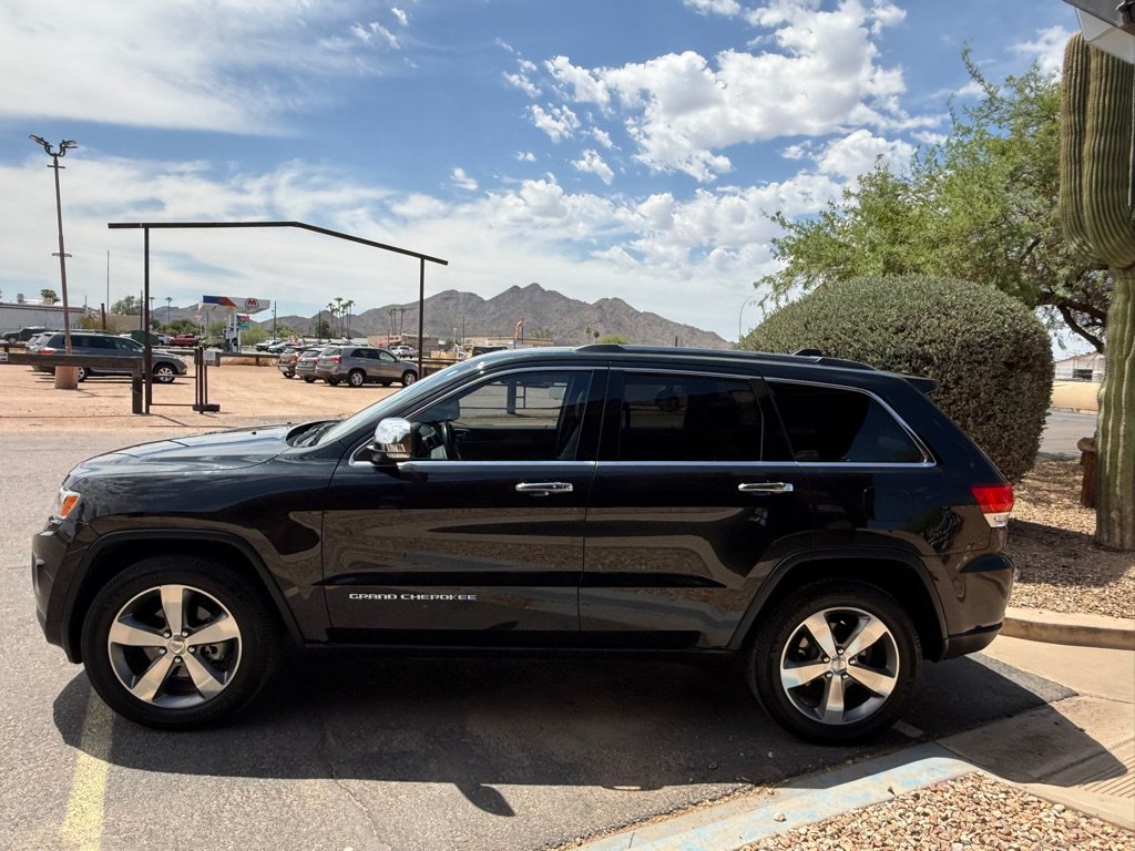 Used 2016 Jeep Grand Cherokee Limited AWD/4WD image 4