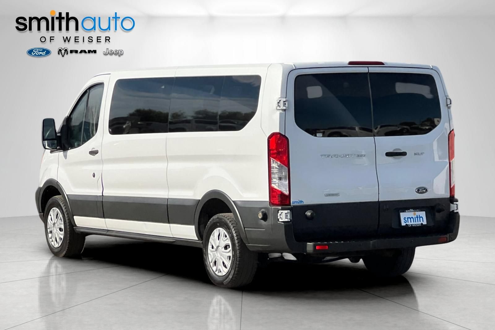 Used 2016 Ford Transit 350 XLT RWD image 7