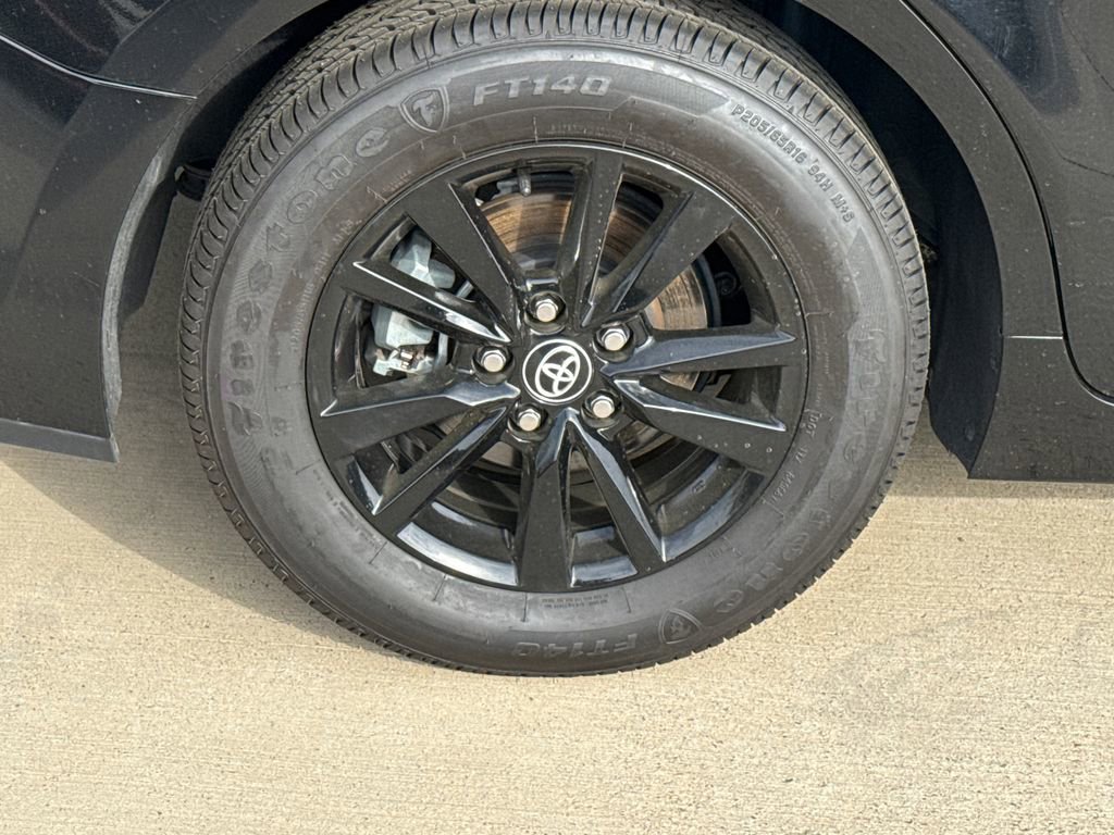 Used 2025 Toyota Camry LE image 9