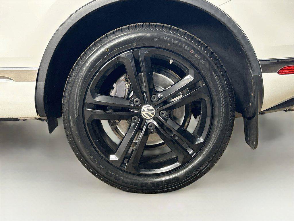 Used 2017 Volkswagen Touareg Wolfsburg Edition AWD/4WD image 32