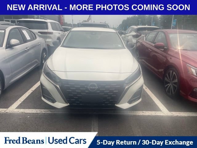 Used 2023 Nissan Altima 2.5 SR FWD image 2