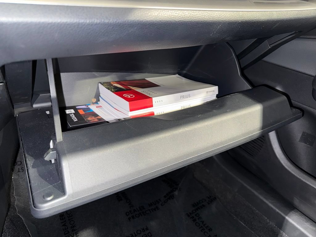 Certified 2025 Toyota Prius LE FWD image 26