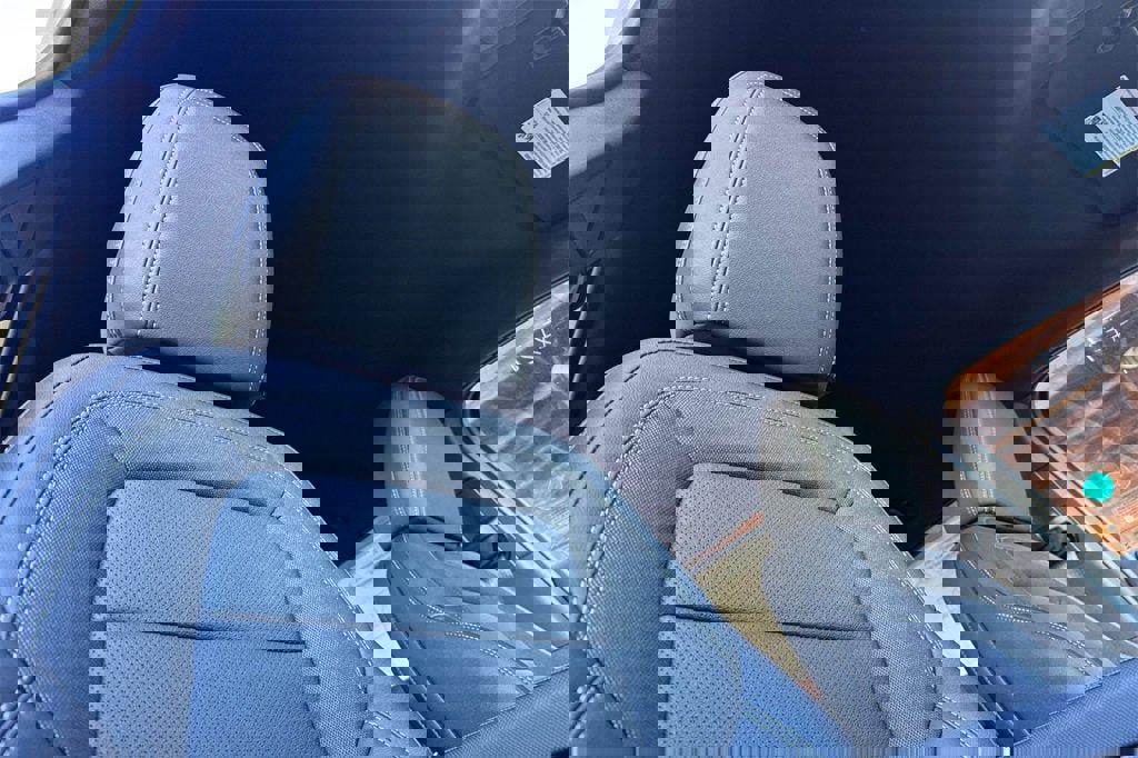 New 2026 Chevrolet Equinox EV LT w/ LPO, Blackout Package image 17