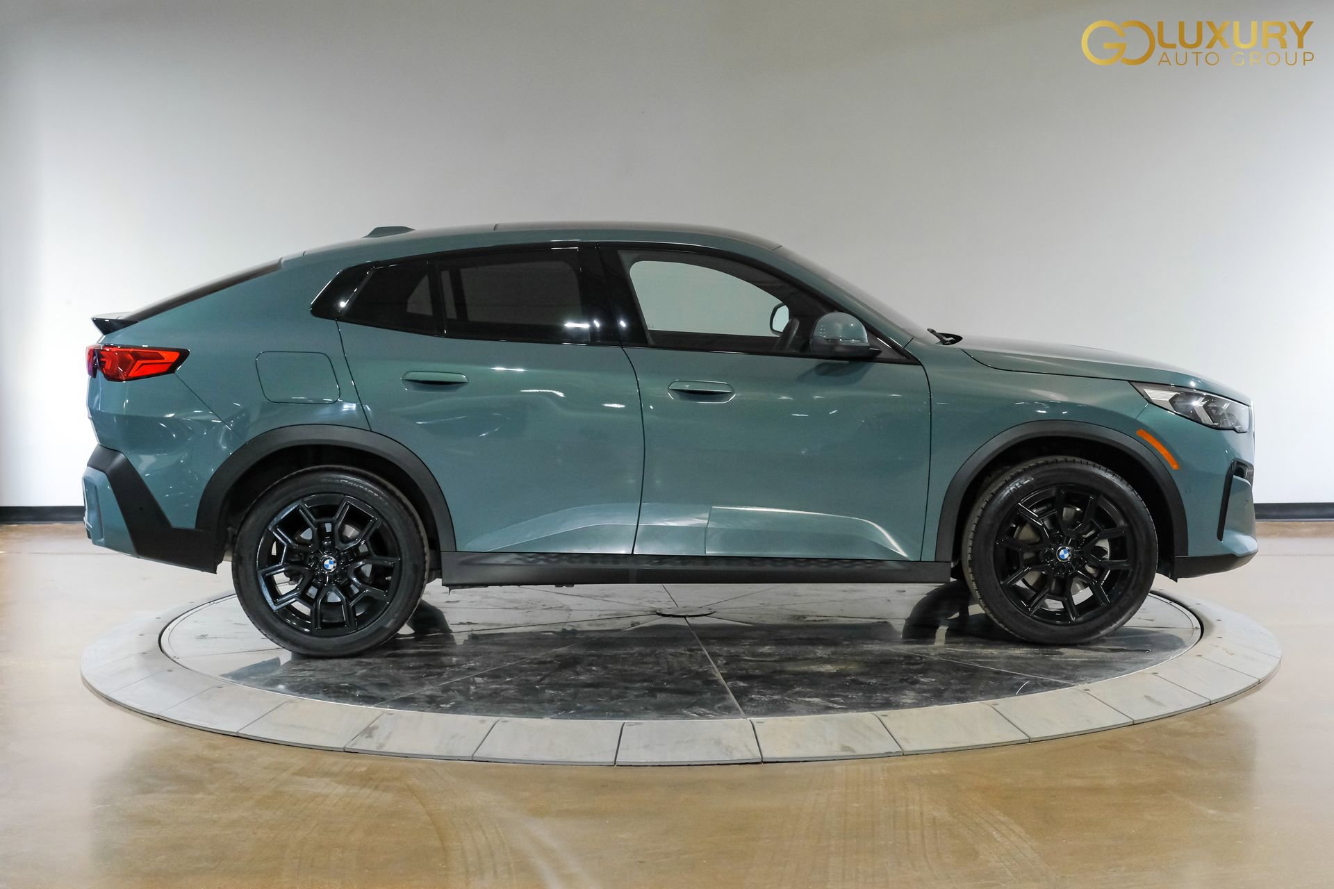 Used 2025 BMW X2 xDrive28i AWD/4WD image 9