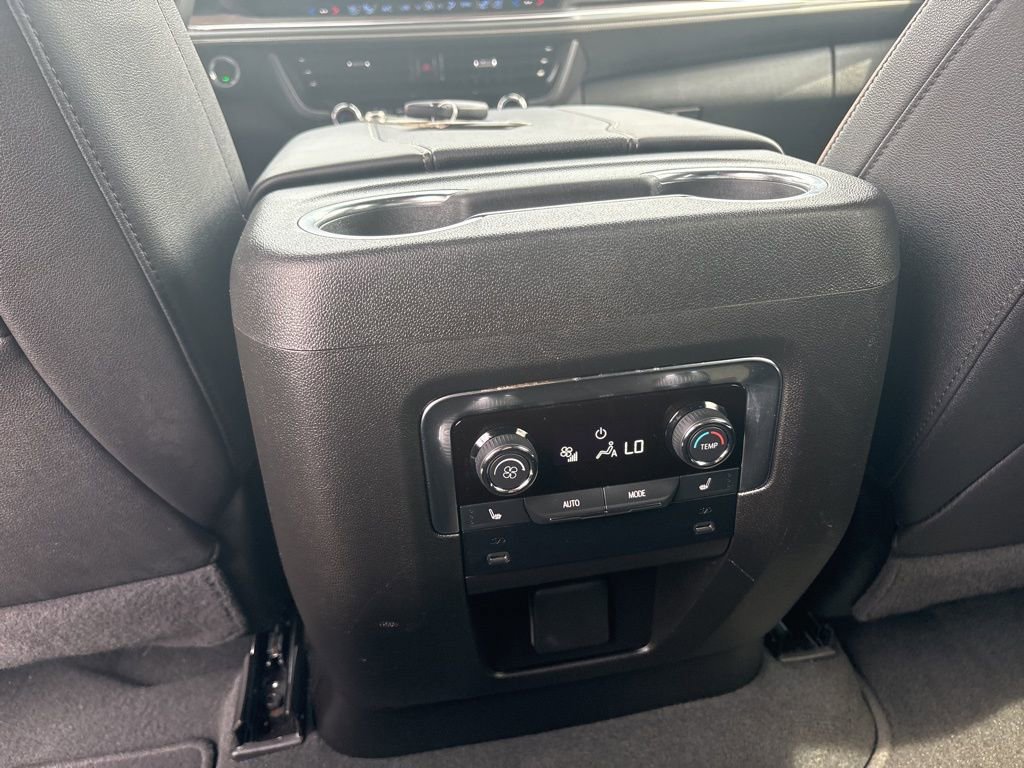 Used 2025 Chevrolet Suburban Premier RWD image 29