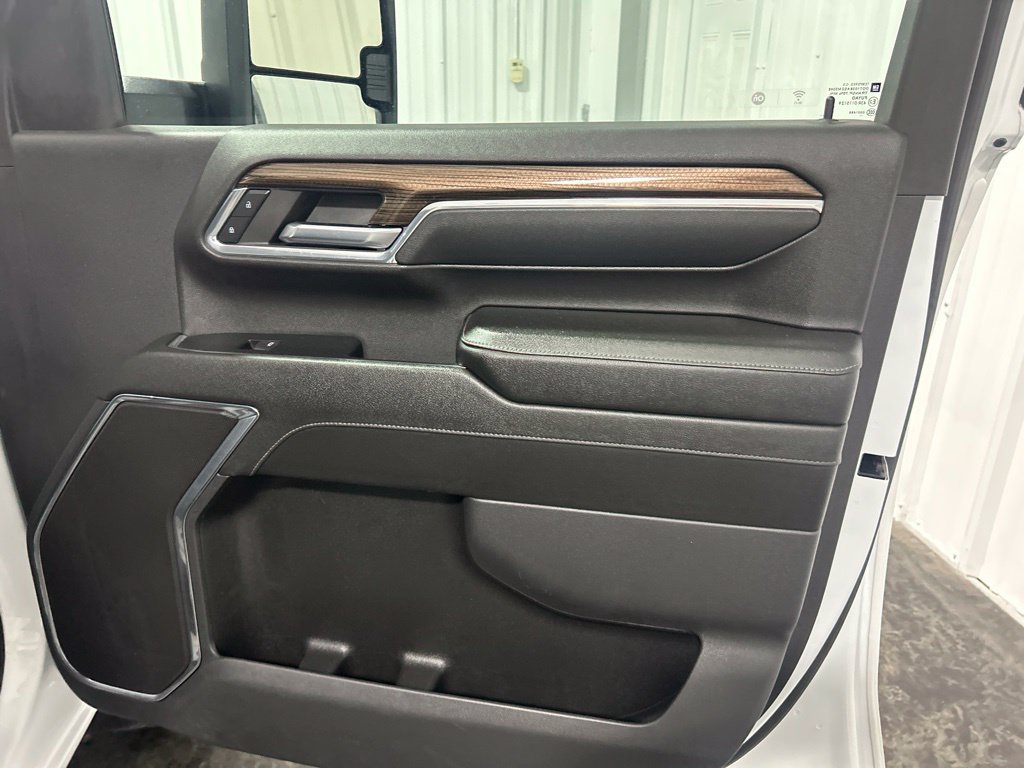 Used 2024 Chevrolet Silverado 2500 LT AWD/4WD image 19