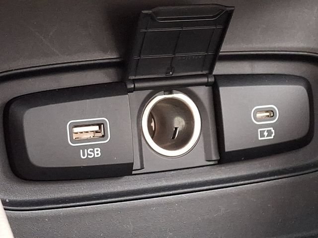 Used 2023 Hyundai Venue SEL FWD image 23