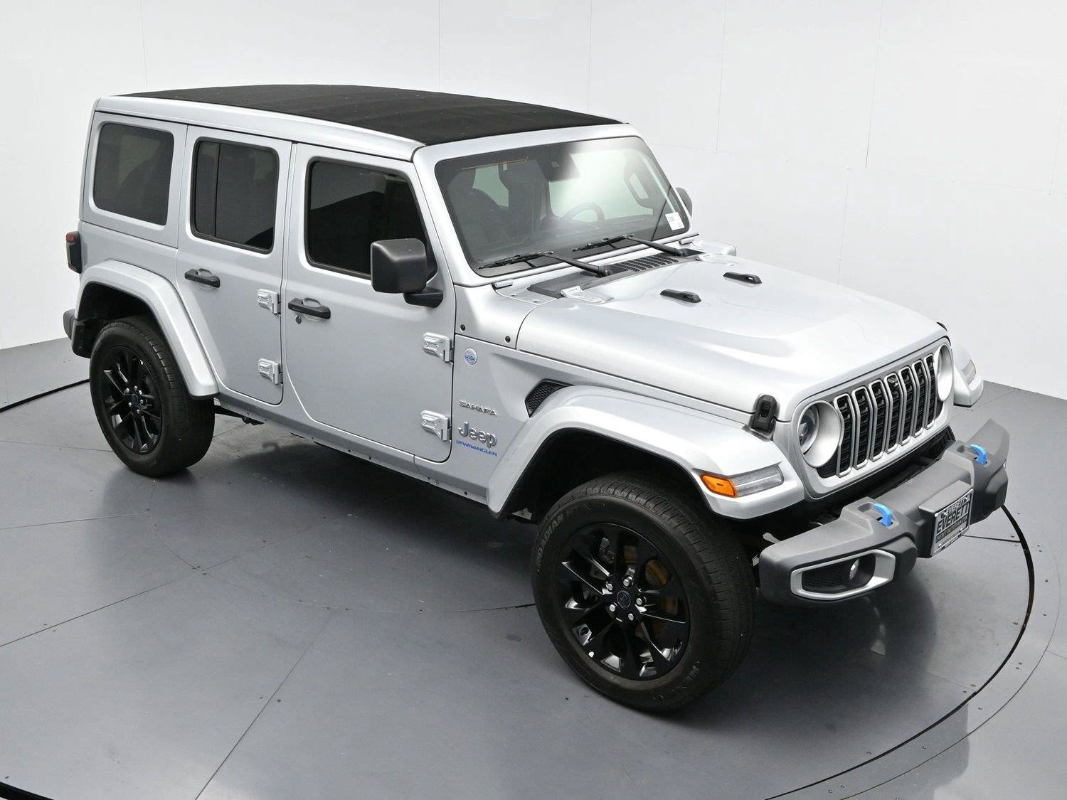 Used 2024 Jeep Wrangler Unlimited Sahara w/ Technology Group AWD/4WD image 43