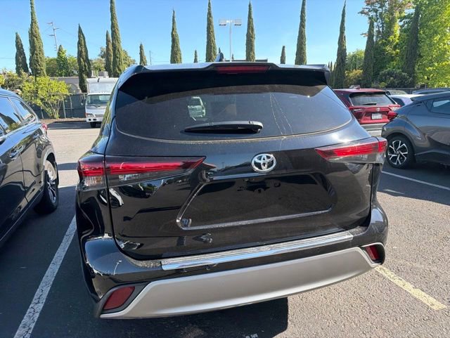 Used 2024 Toyota Highlander Platinum AWD/4WD image 15