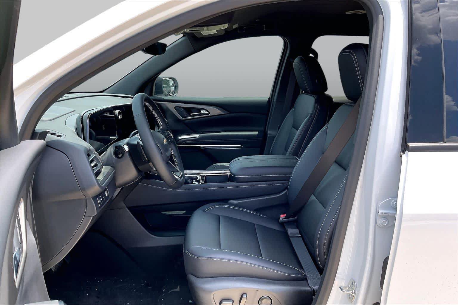 New 2026 Chevrolet Traverse LT w/ Driver Confidence Package FWD image 10