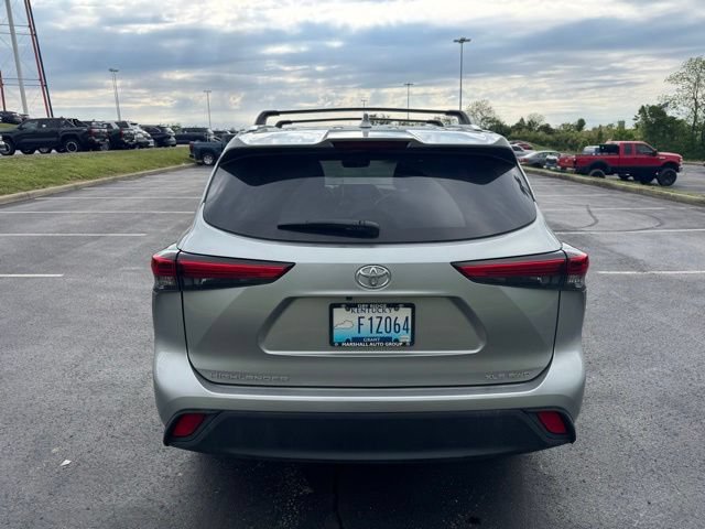 Used 2023 Toyota Highlander XLE AWD/4WD image 4