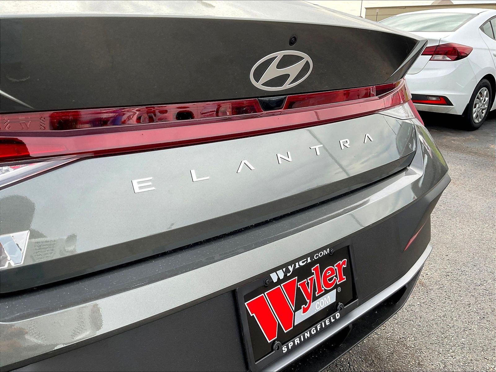 New 2026 Hyundai Elantra SE FWD image 14