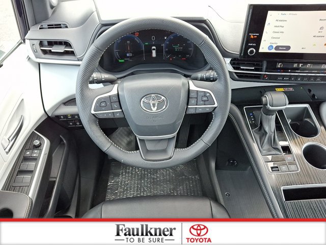 Certified 2025 Toyota Sienna XSE w/ XSE Plus Package AWD/4WD image 11