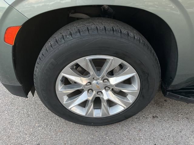 Used 2023 Chevrolet Suburban Premier image 19