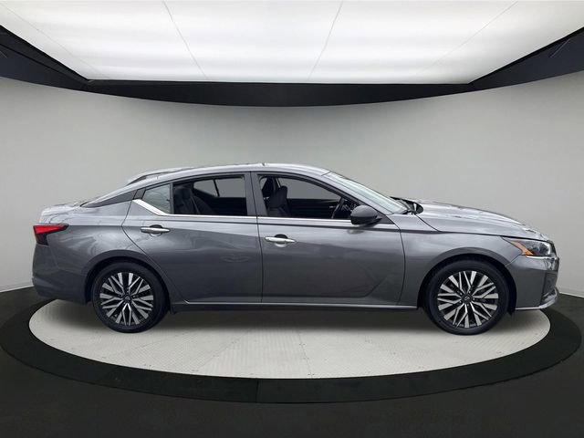 Used 2024 Nissan Altima 2.5 SV image 5