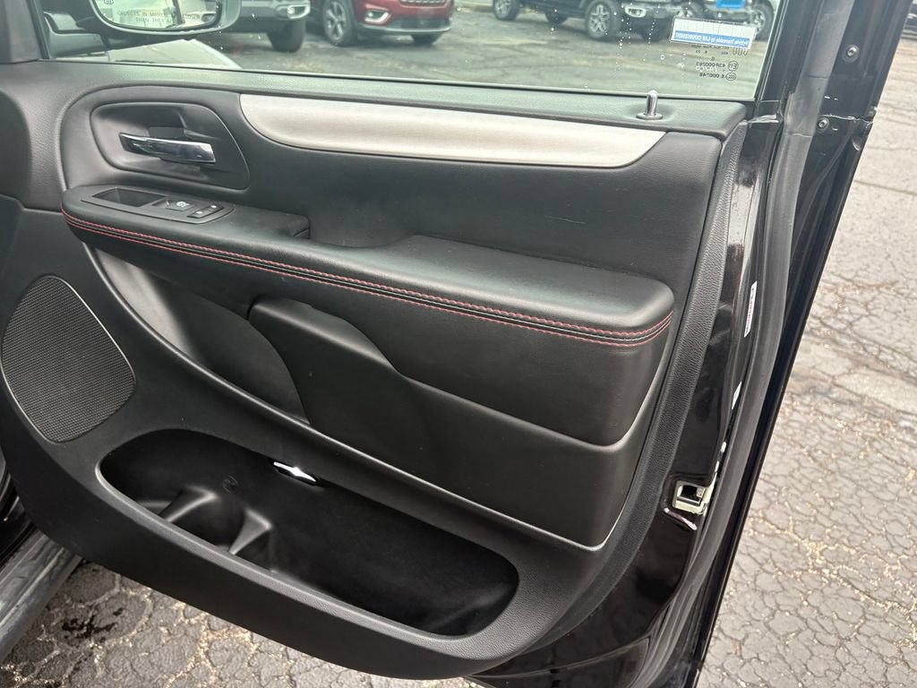 Used 2018 Dodge Grand Caravan GT FWD image 11