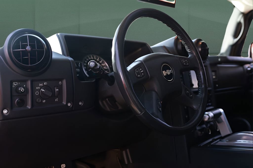 Used 2005 HUMMER H2 w/ Preferred Equipment Group image 23
