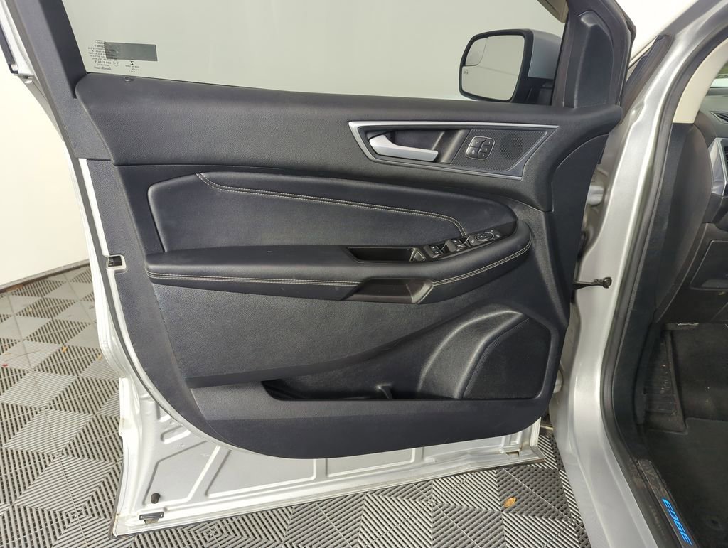 Used 2018 Ford Edge Titanium w/ Equipment Group 301A image 18
