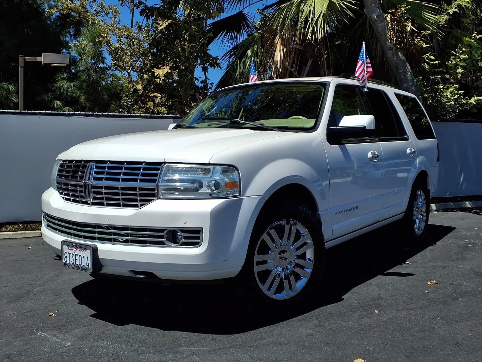 Used 2010 Lincoln Navigator 2WD image 1