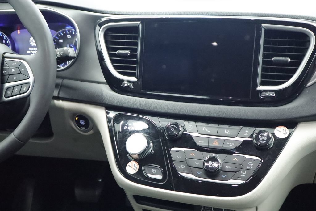 Certified 2023 Chrysler Pacifica Touring-L FWD image 22