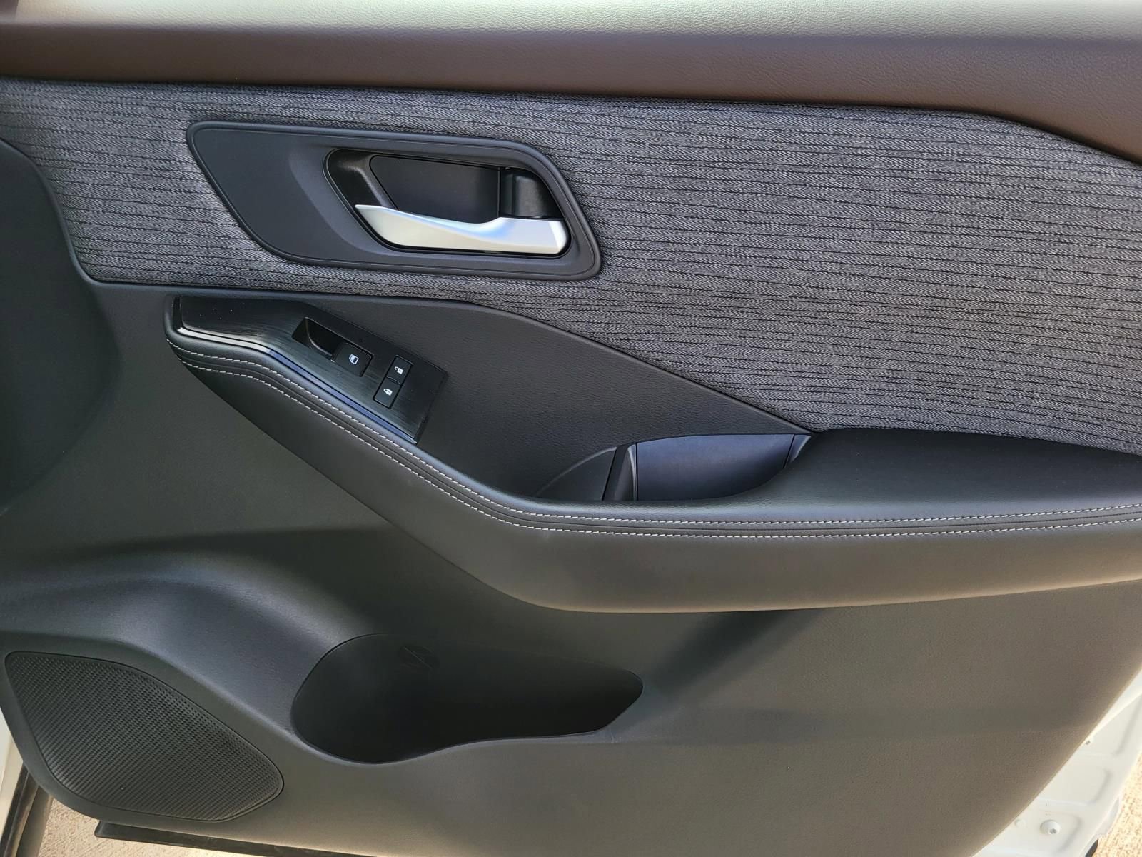 Used 2022 Nissan Rogue SV image 13