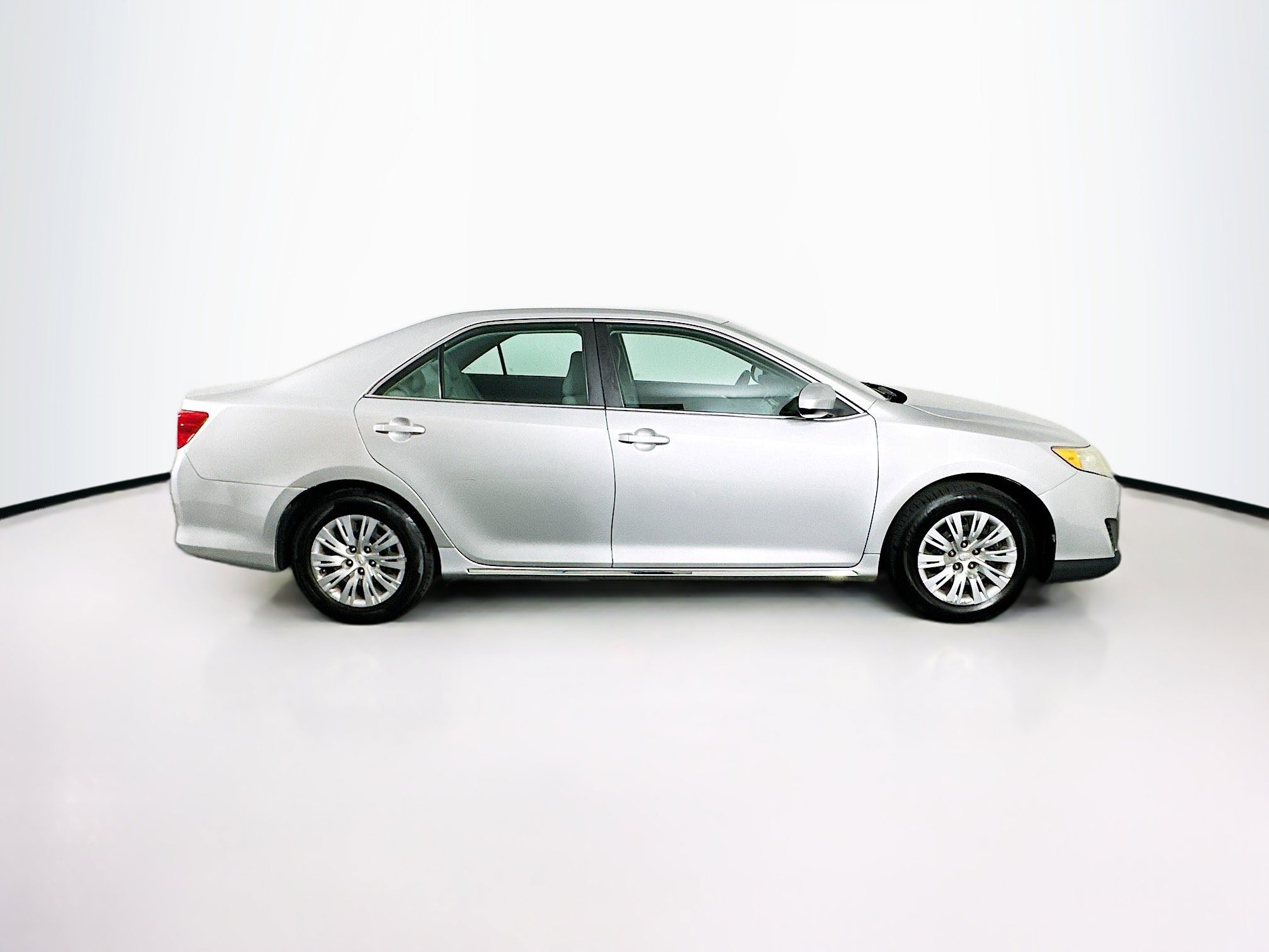 Used 2012 Toyota Camry LE image 10