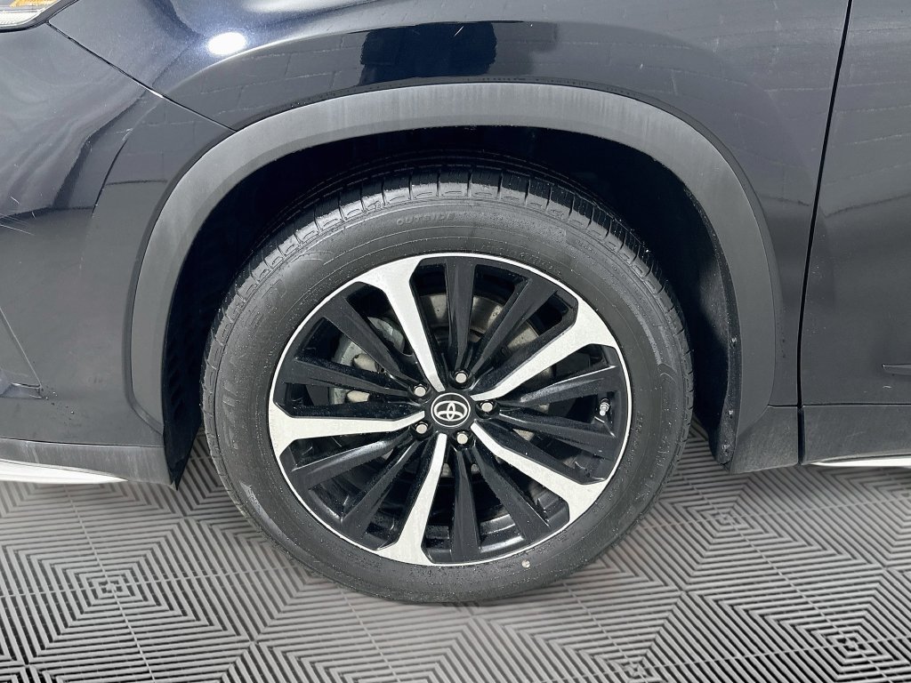 Used 2021 Toyota Highlander XSE AWD/4WD image 25